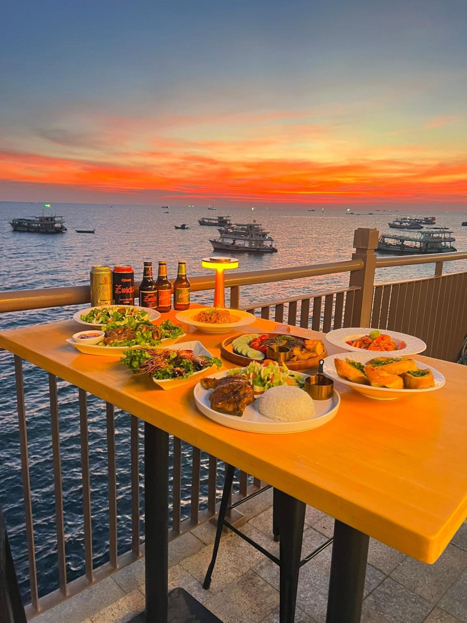 Sunset Sorrento Phu Quocアパートホテル エクステリア 写真