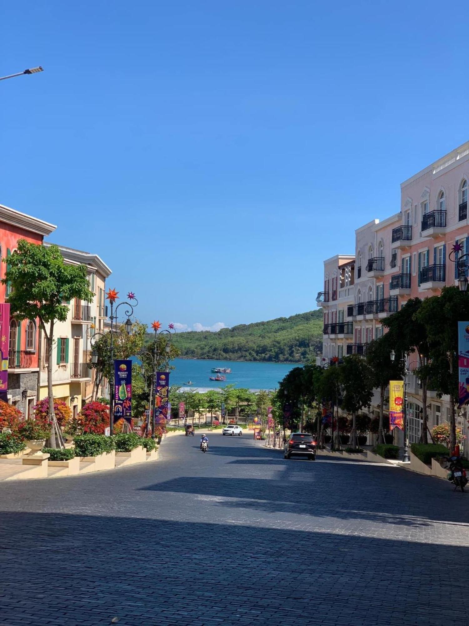 Sunset Sorrento Phu Quocアパートホテル エクステリア 写真
