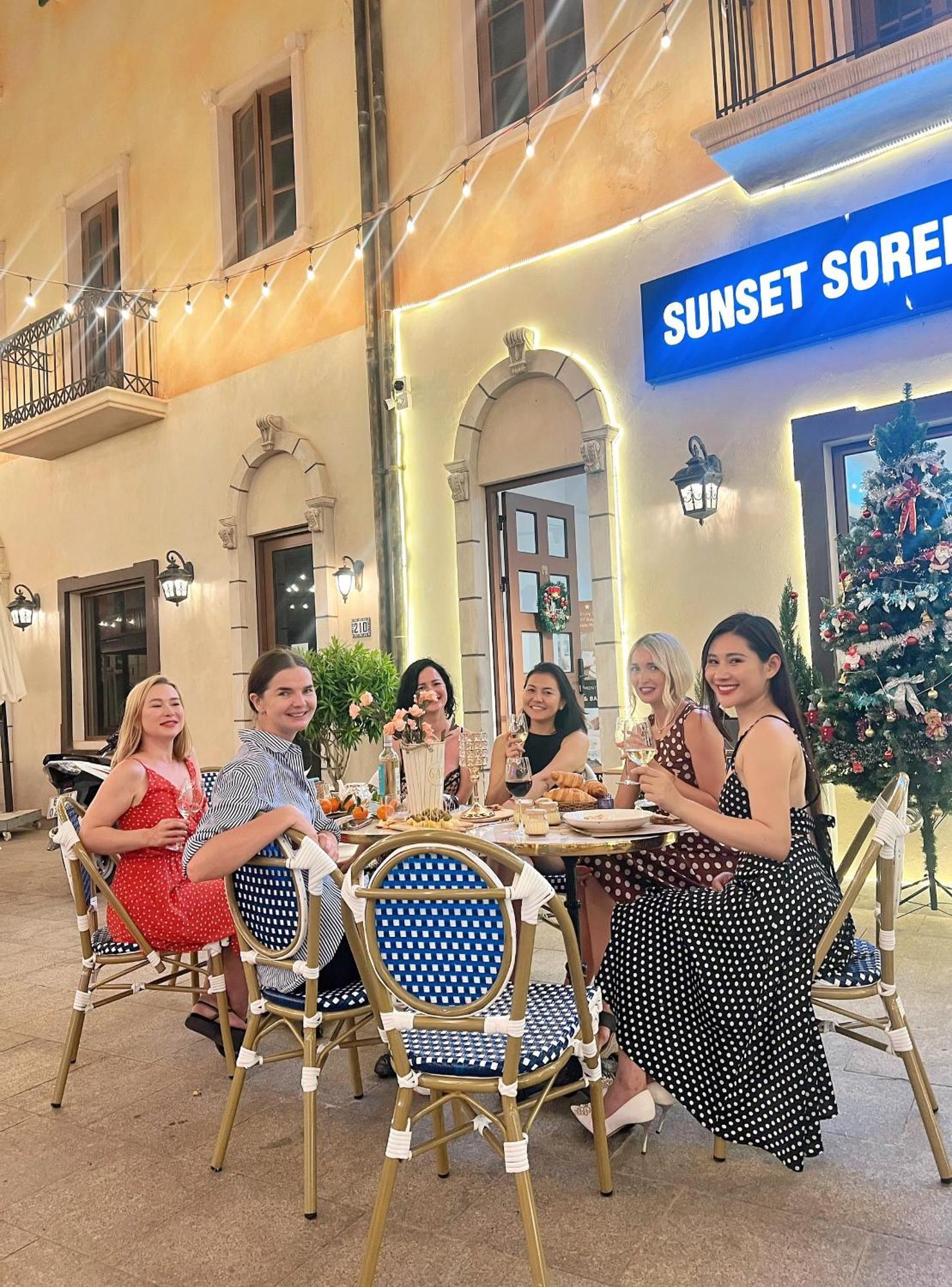 Sunset Sorrento Phu Quocアパートホテル エクステリア 写真
