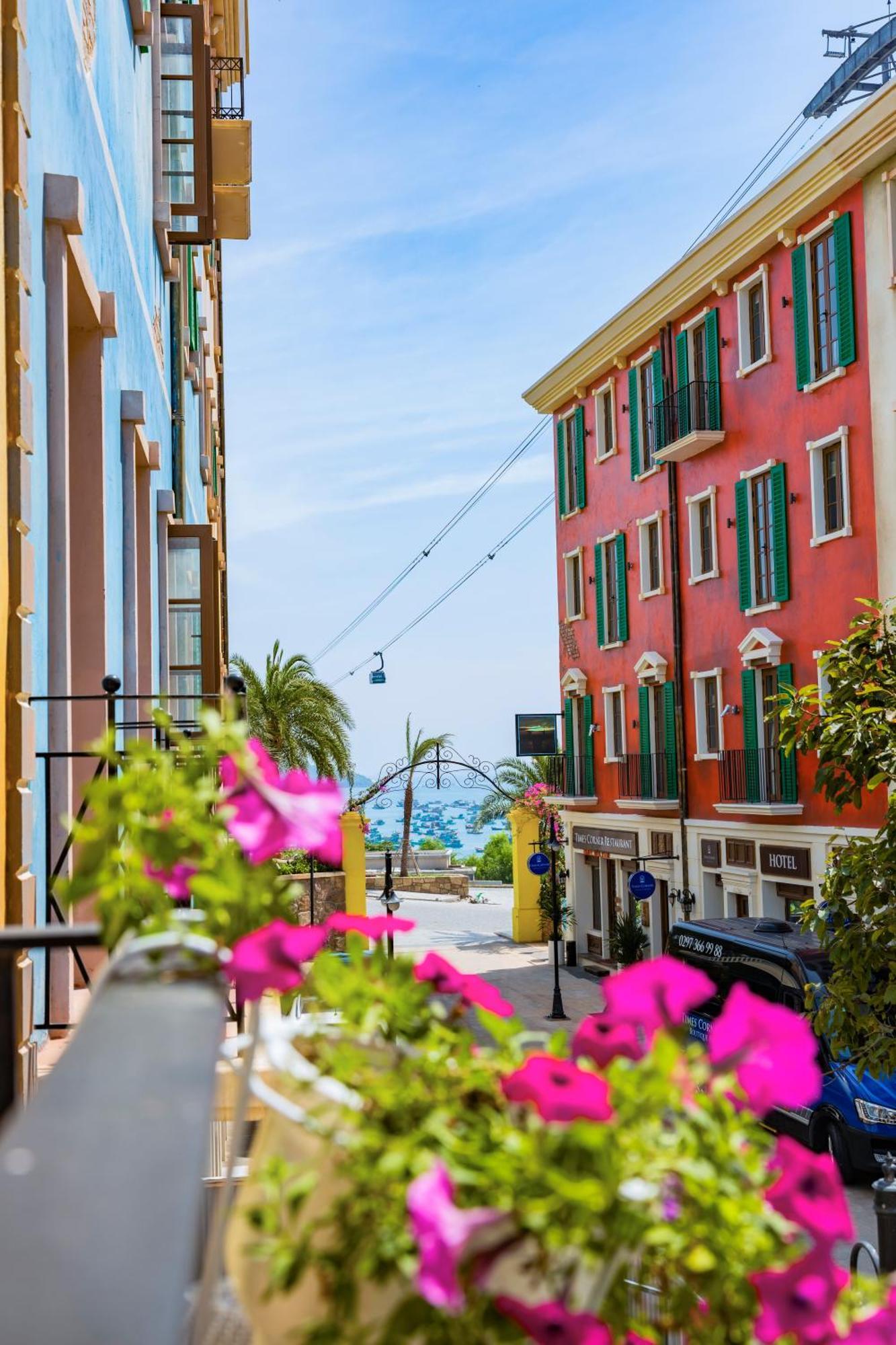 Sunset Sorrento Phu Quocアパートホテル エクステリア 写真